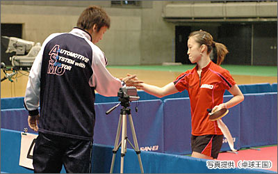 小西、決勝進出! 勝利の握手だ!