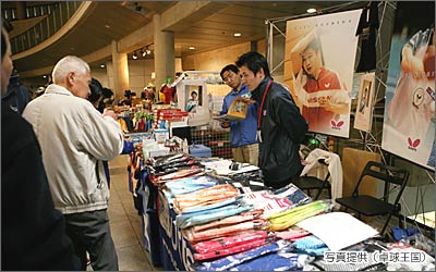 Butterflyさん手に持っているのはN社のカタログ?